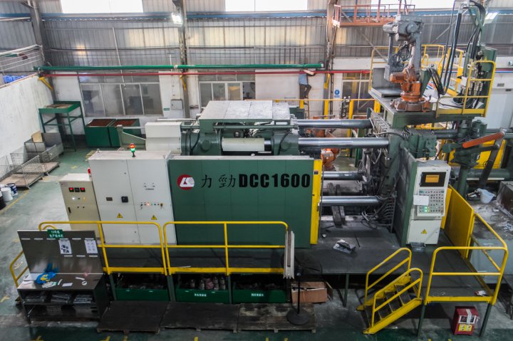 DC1600T cold chamber die casting machine