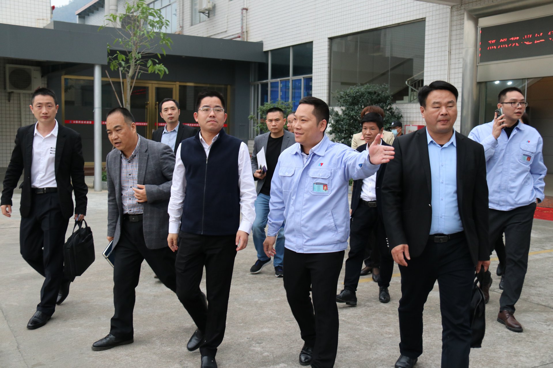 Leaders of Gaoyao District visit our company for investigation